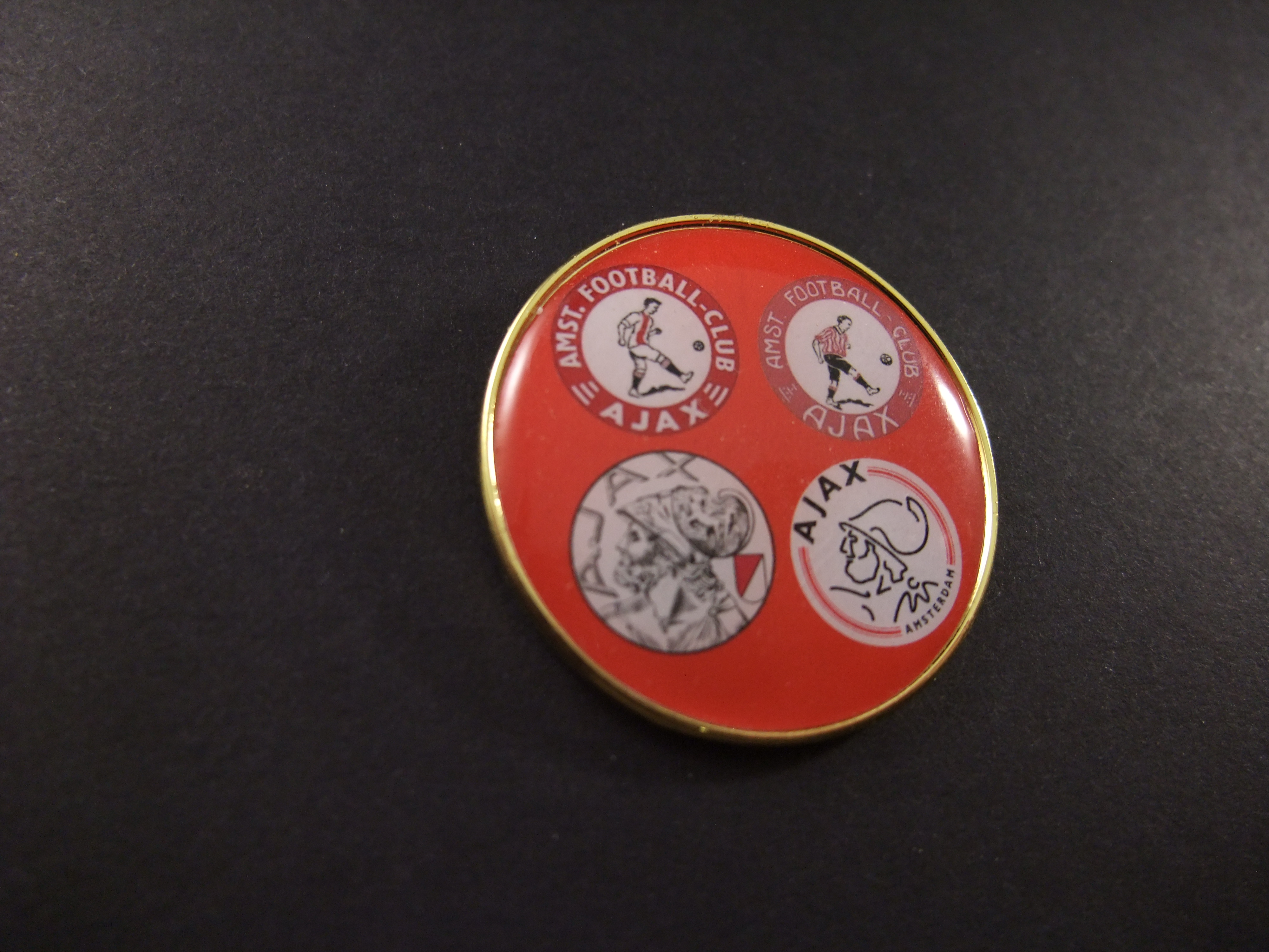 AJAX voetbalclub Amsterdan 4 verschillende logo's